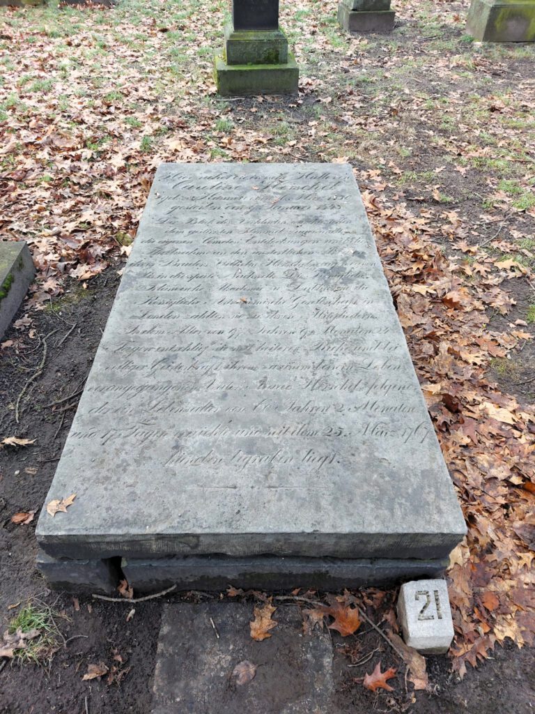 Caroline Herschels Grab auf dem südlichen der Innenstadt gelegenen Gartenfriedhof in Hannover.